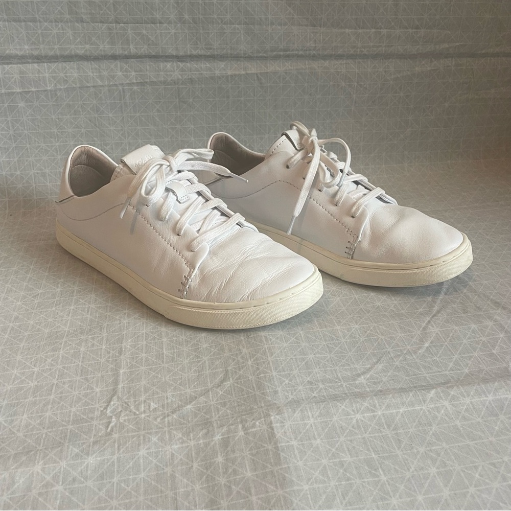 OluKai Pehuea Li Ili Sneakers in White Leather 8‎